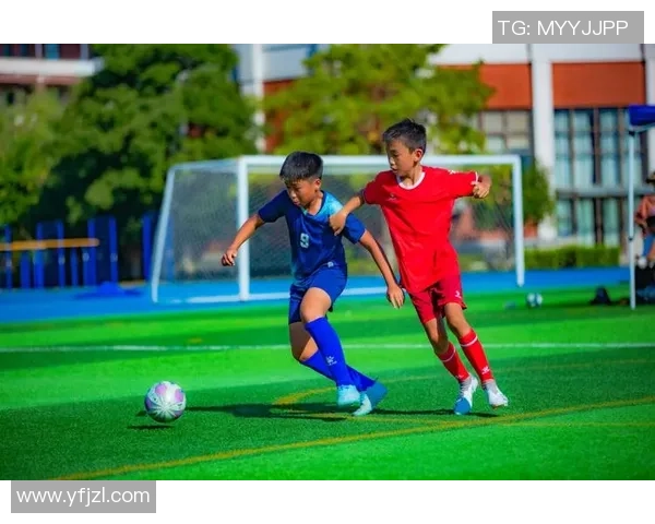 明捷足球引领新时代足球潮流助力青少年成长与发展